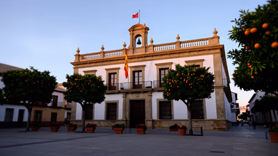 5 plazas Ayuntamiento de Aroche (Huelva) 2026: Arquitectos y Auxiliares