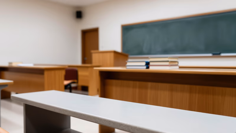 Nombramientos y Convocatorias en Universidades 2026: Granada y UEX-SES