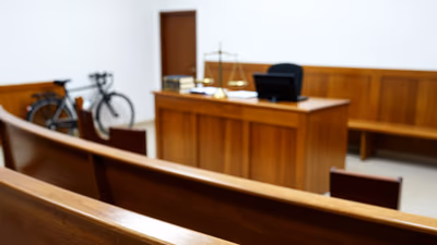 Plazas Auxilio Judicial Cantabria 2026: Convocatoria JUS/1327/2022